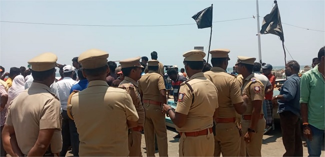 police and fishermen at chennai