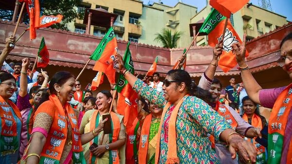 bjp women celebrate election victory
