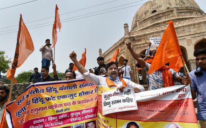 hindu groups against qutub minar