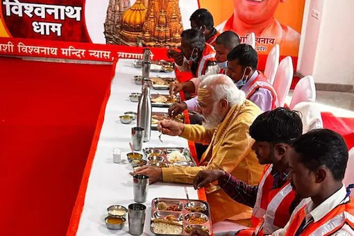 modi lunch with workers
