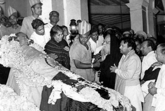 periyar karunanidhi pay tribute to anna